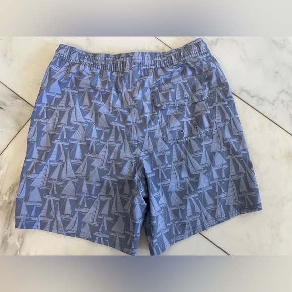 Vineyard Vines youth large, two for one, 2 pairs printed swim trunks w/ netting - Picture 4 of 15